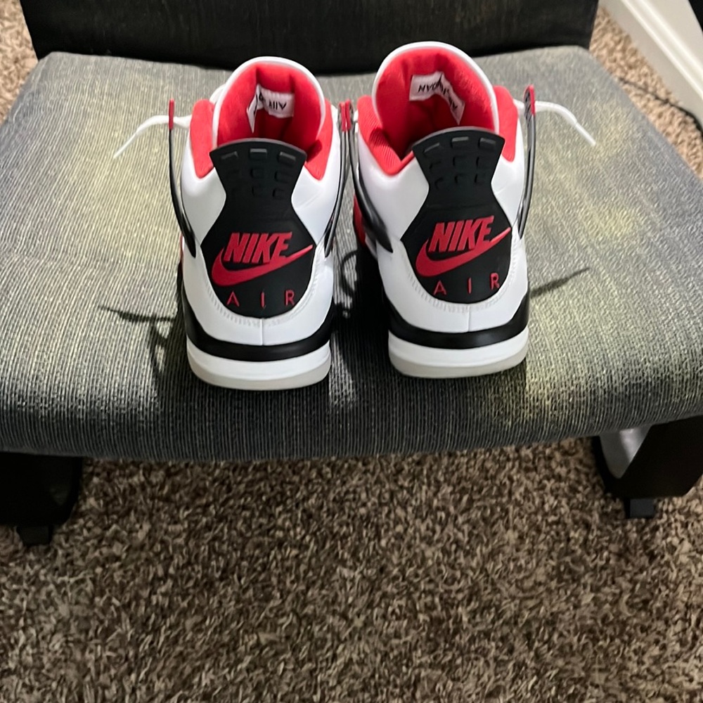 Fire Red Retro 4 size 10.5. Worn several times. Still 9/10 condition.